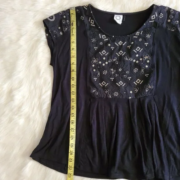 Anthropologie Akemi + Kin Arcana Embroidered Black Top XS - Picture 16 of 16